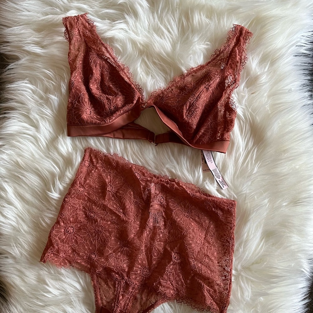 VICTORIA’S SECRET BRALETTE SET - Picture 3 of 11